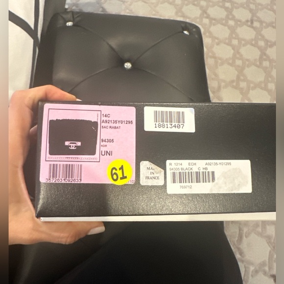 CHANEL LIMITED DESIGN LAMBSKIN BAG. EXCELLENT CONDITION W/ BOX, DUST BAG & PAPER - Picture 3 of 9